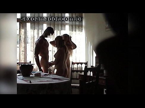 ❤️ Sex przyjaciele zapraszają gigantycznego mężczyznę i trójkąt z nim ️ Porno at us ❌️