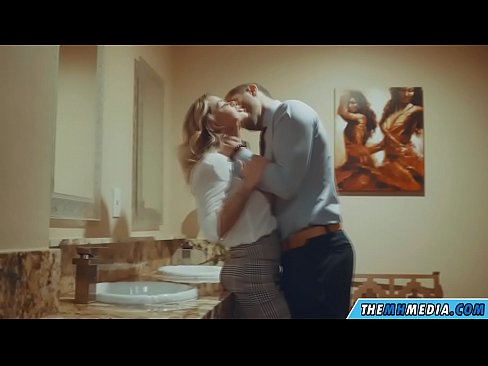 ❤️ Kiedy biuściasta blondynka uwodzi cię w publicznej toalecie ️ Porno at us ❌️